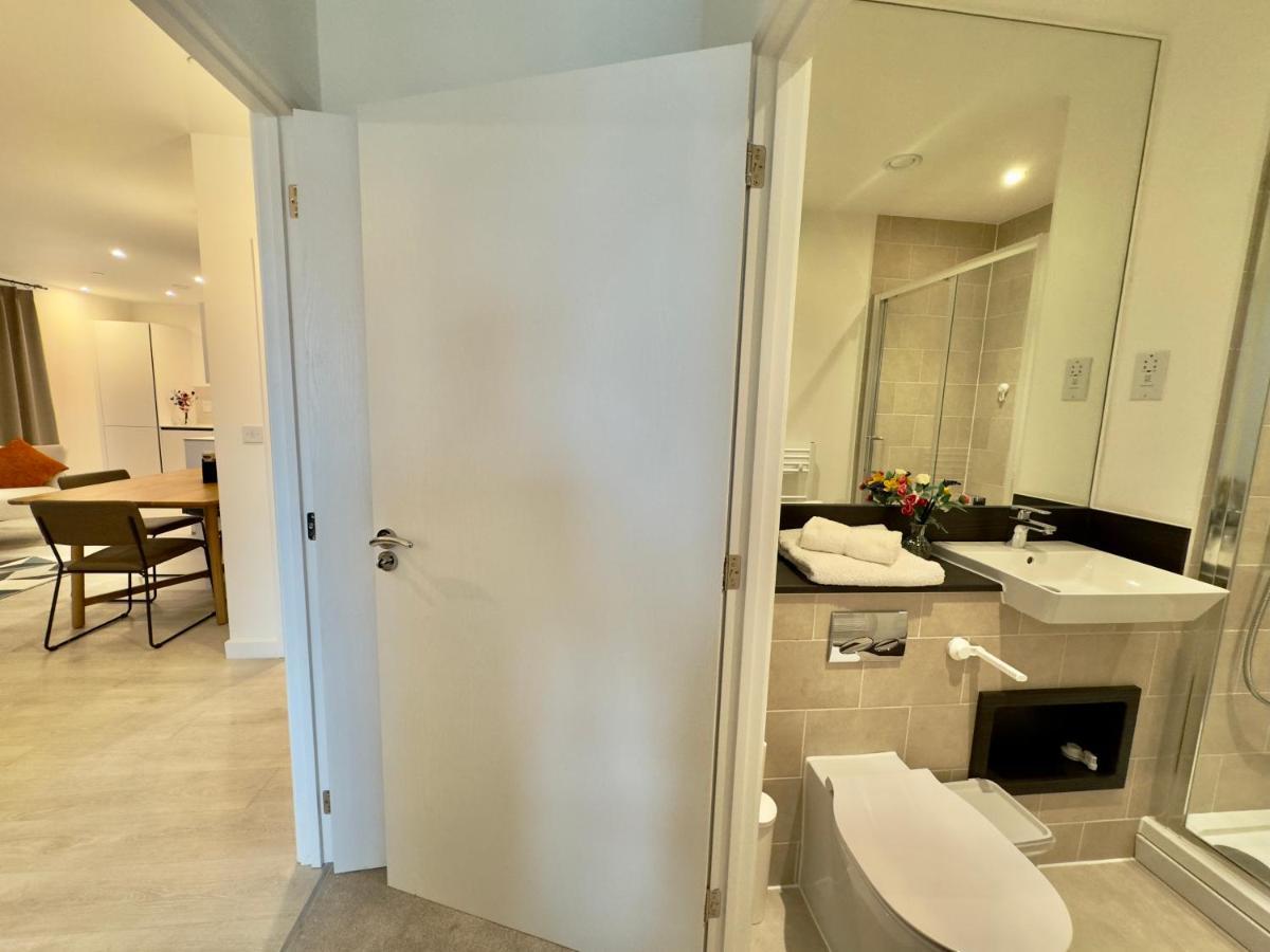 3Bedroom, 2Bathroom, Balcony,Luxury Flat Westfield Лондон Екстер'єр фото