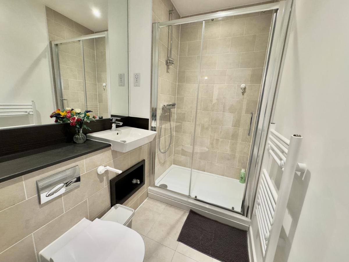 3Bedroom, 2Bathroom, Balcony,Luxury Flat Westfield Лондон Екстер'єр фото