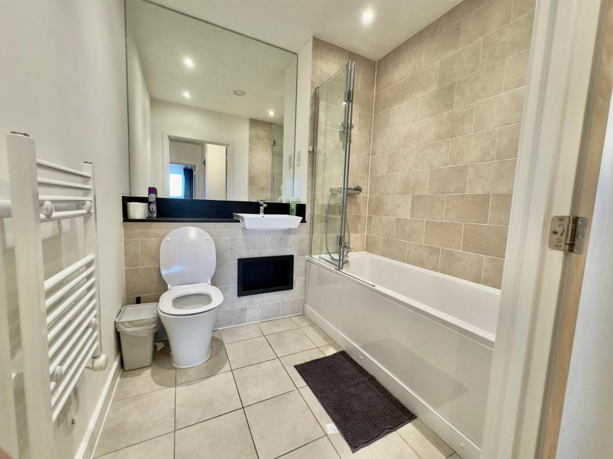 3Bedroom, 2Bathroom, Balcony,Luxury Flat Westfield Лондон Екстер'єр фото