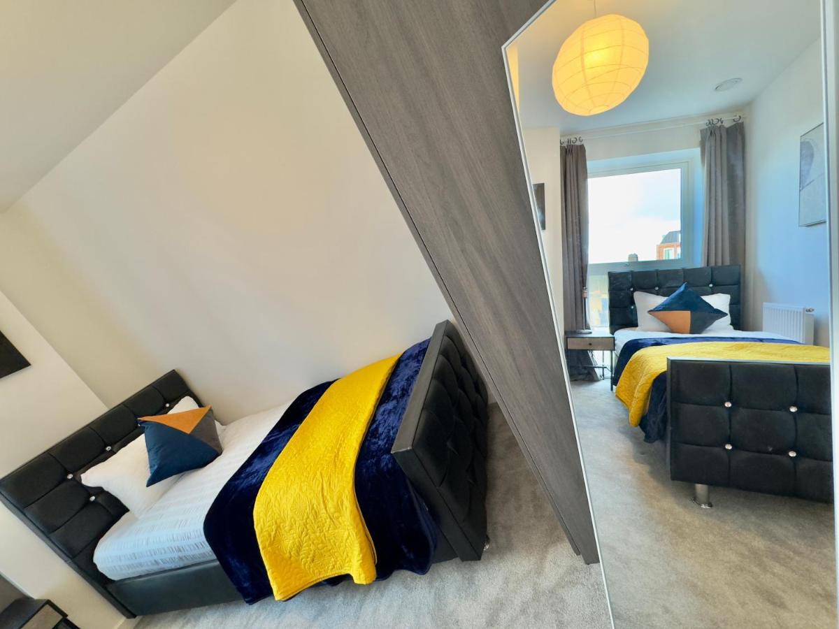 3Bedroom, 2Bathroom, Balcony,Luxury Flat Westfield Лондон Екстер'єр фото