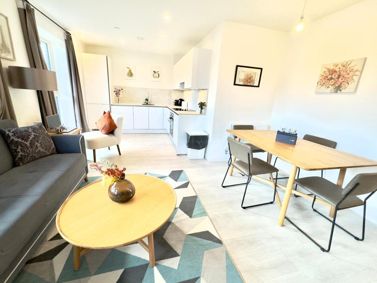 3Bedroom, 2Bathroom, Balcony,Luxury Flat Westfield Лондон Екстер'єр фото