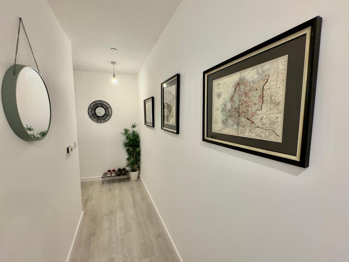 3Bedroom, 2Bathroom, Balcony,Luxury Flat Westfield Лондон Екстер'єр фото
