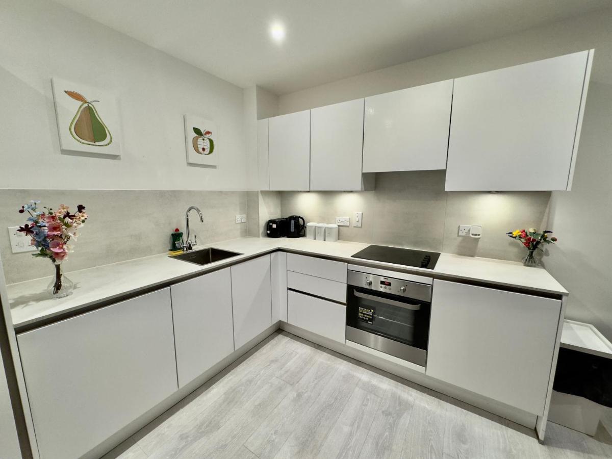 3Bedroom, 2Bathroom, Balcony,Luxury Flat Westfield Лондон Екстер'єр фото