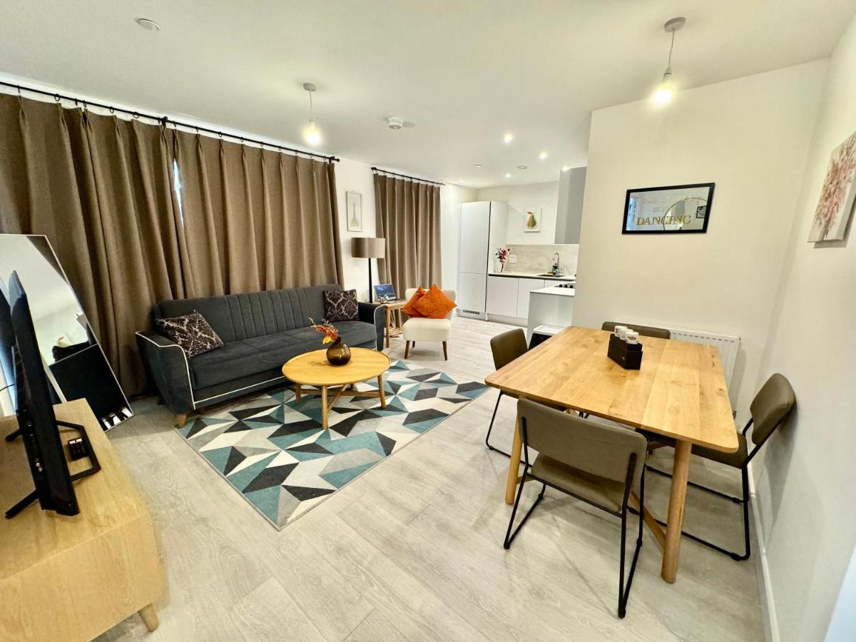 3Bedroom, 2Bathroom, Balcony,Luxury Flat Westfield Лондон Екстер'єр фото