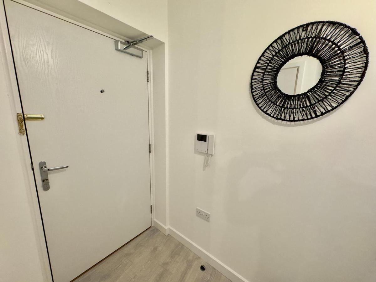3Bedroom, 2Bathroom, Balcony,Luxury Flat Westfield Лондон Екстер'єр фото