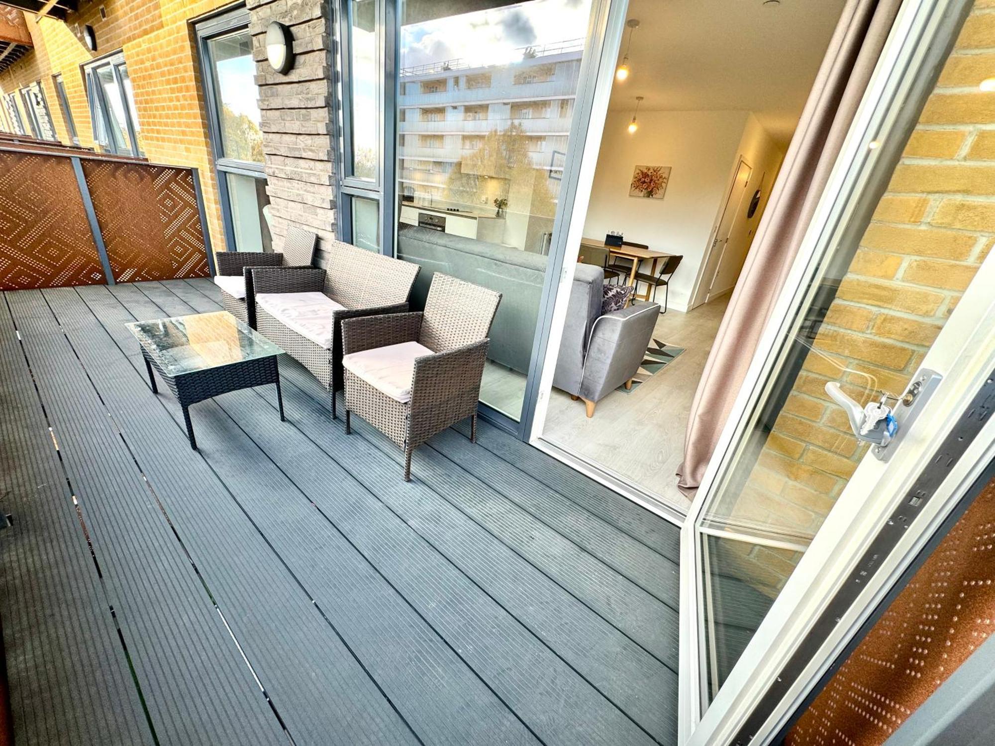 3Bedroom, 2Bathroom, Balcony,Luxury Flat Westfield Лондон Екстер'єр фото